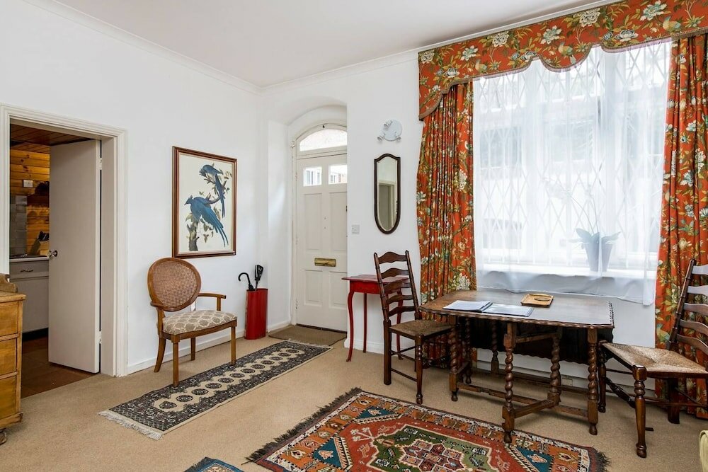 Фото Traditional 1 Bed in Chelsea Near Harrods