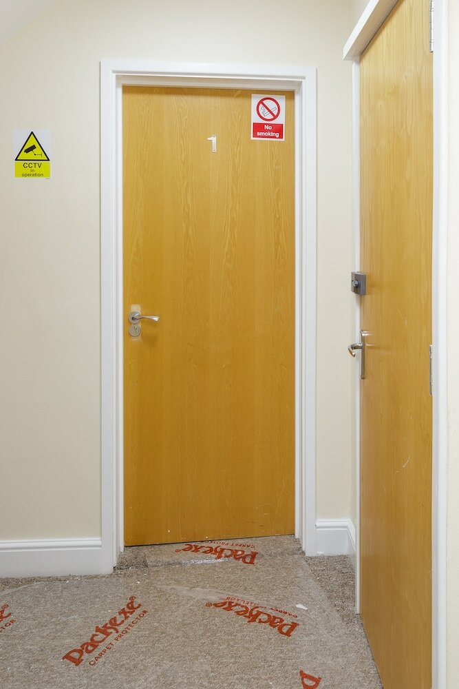 Фото St Mary's Modern Central Huge Studio Apartments