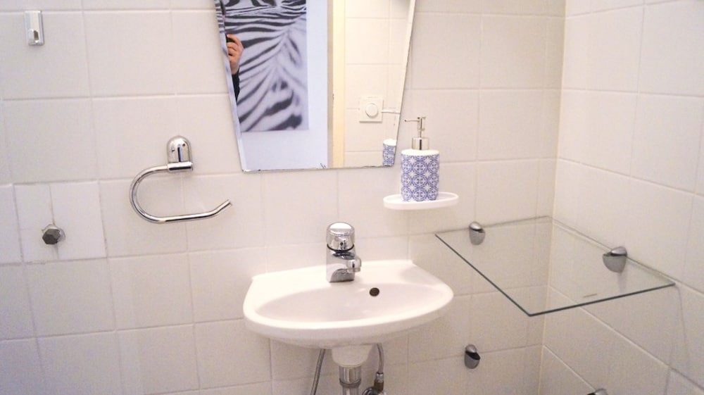 Фото Modern Apartment in The Heart of Vienna 3