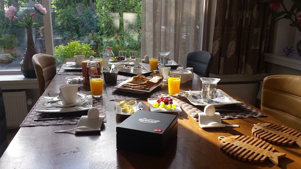 Фото Bed and Breakfast Oosterpark