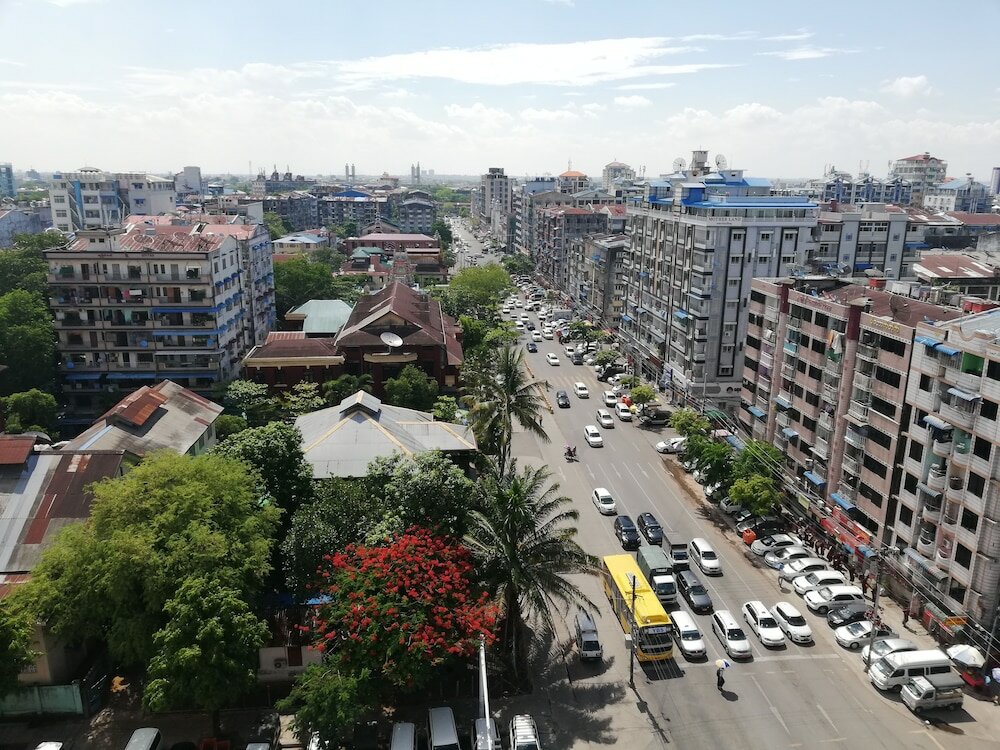 Фото Queen's Park Hotel