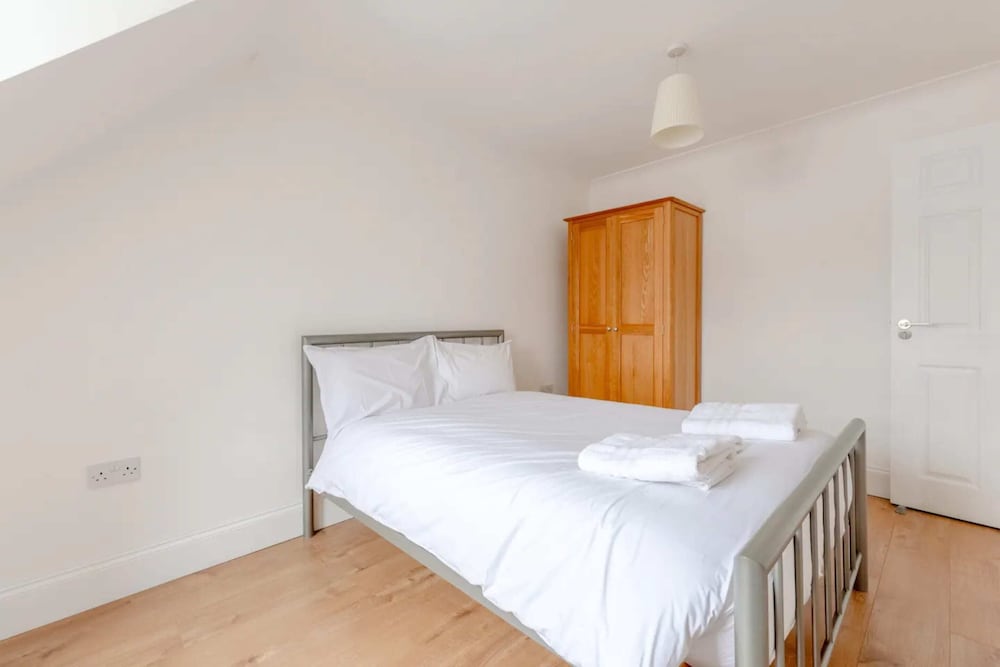 Фото Bright & Spacious 5bd House - Peckham