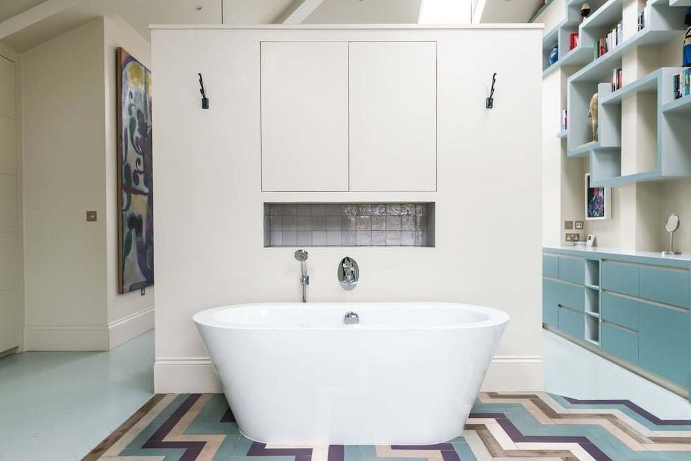 Фото Fantastic 4 Bed House in Iconic Camden