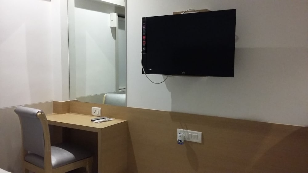 Фото Zuzu Galaxy Annex Hotel