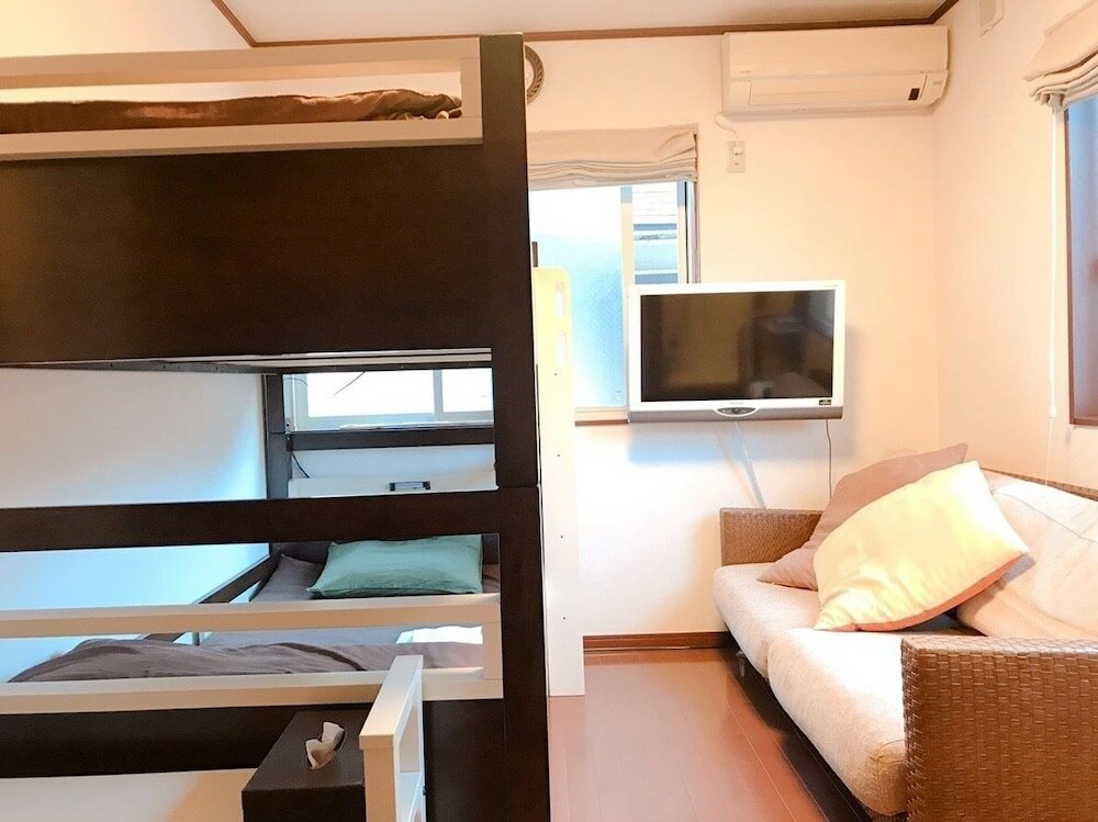 Фото Iza Kamakura Guest House & Bar