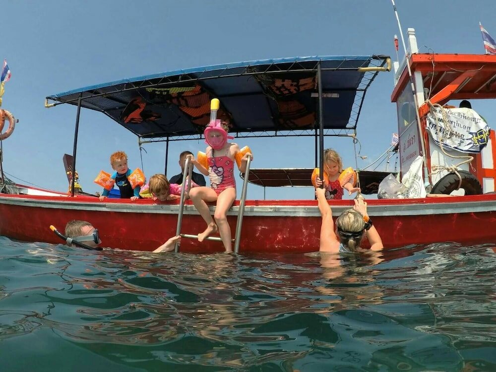 Фото Seabox Khaolak Hostel