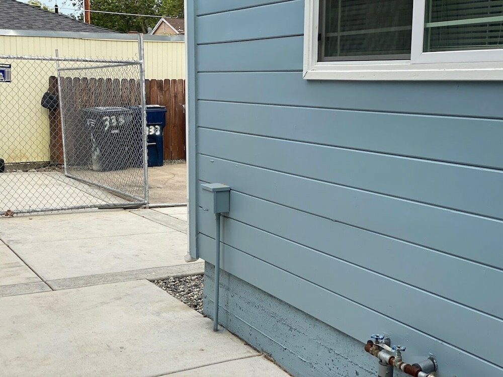 Фото Whole Family - Barrette - back - Hostel