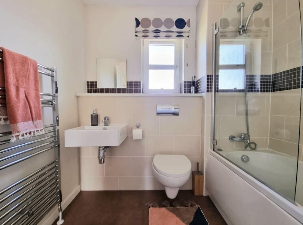 Фото Boutique 3-bed Home with Free Parking in Glasgow