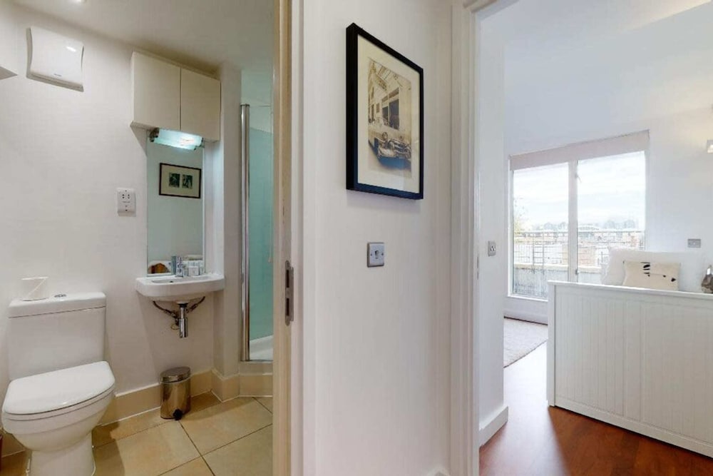 Фото Short let - Penthouse Apartment With West-facing Terrace