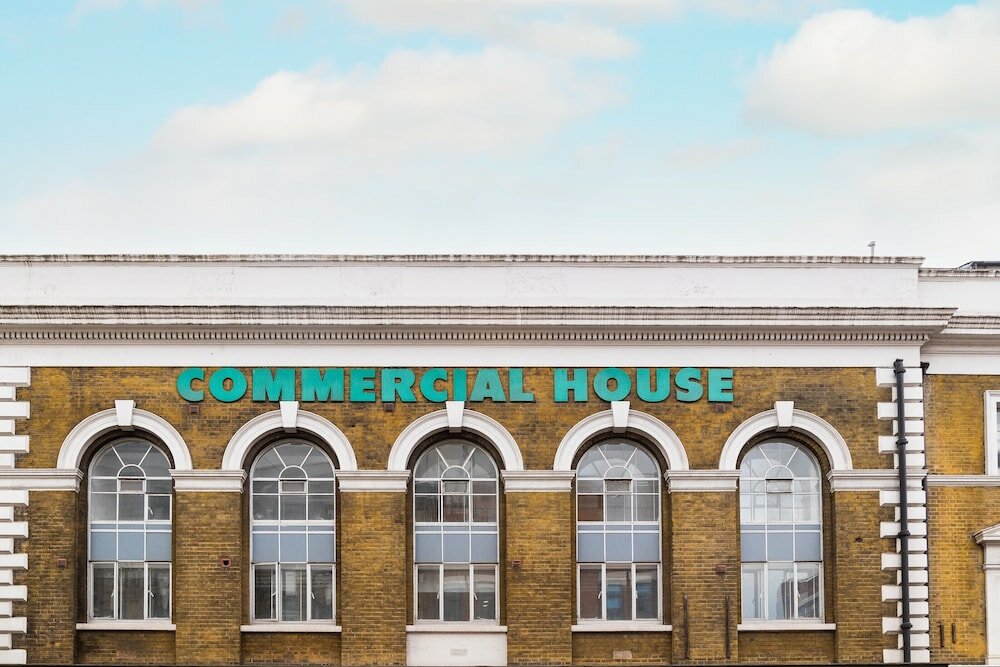 Фото Bob W Commercial House