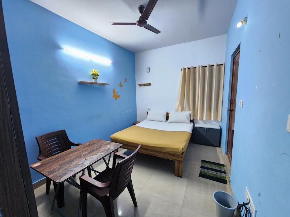 Фото Urban Sqaur Stay