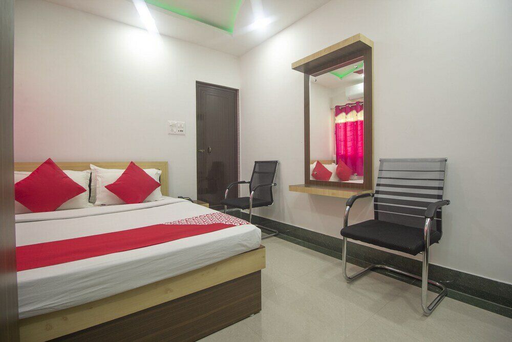 Фото Oyo 27907 Greater Kailash The Palace