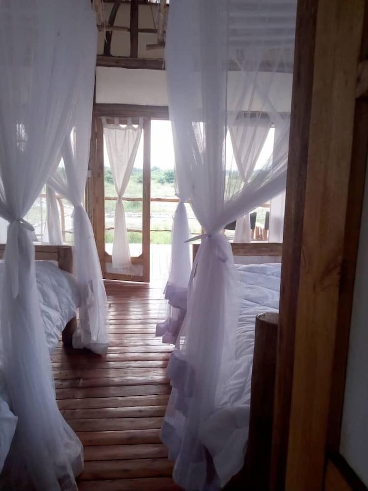 Фото Kazinga Wilderness Safari Camp