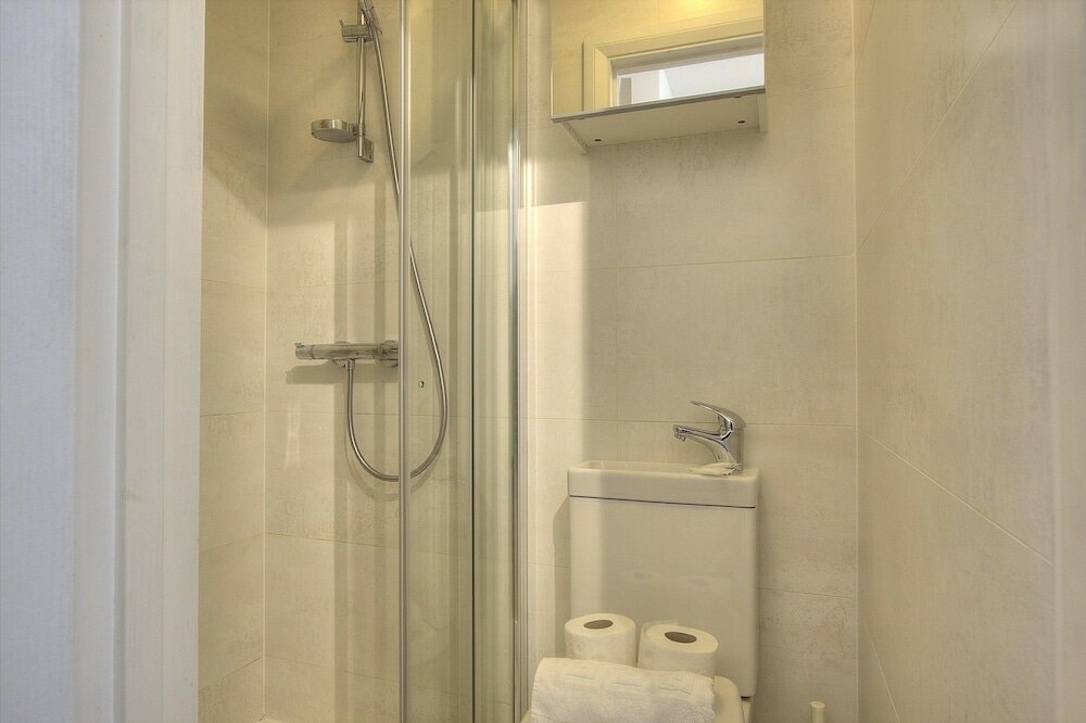 Фото R1 Medium Studio