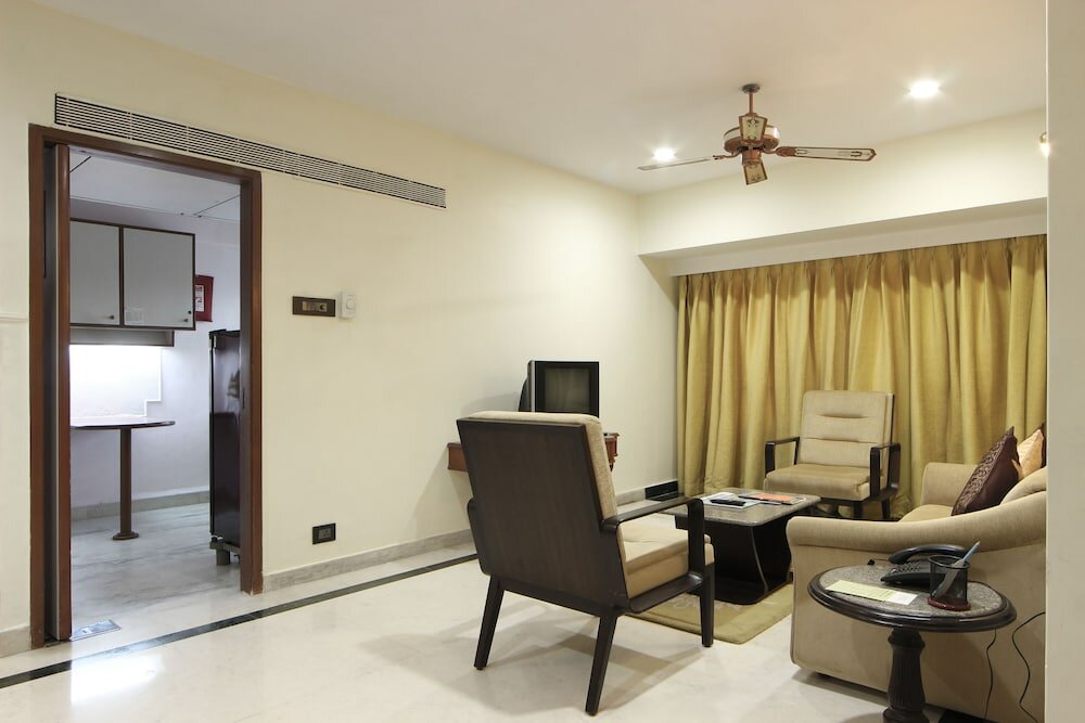 Фото The Emerald Hotel & Executive Apartments