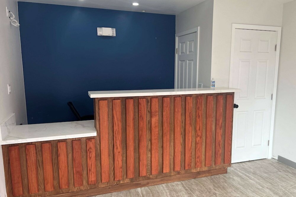 Фото Super 8 by Wyndham Oceanside Downtown