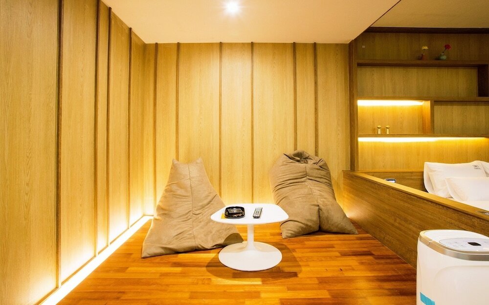 Фото Design Hotel 2ne1 Jukdo Market Pohang