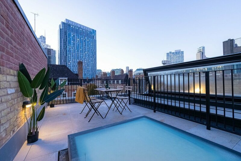 Гостиница Three Bed Apts near Spitalfields Mkt в Лондоне