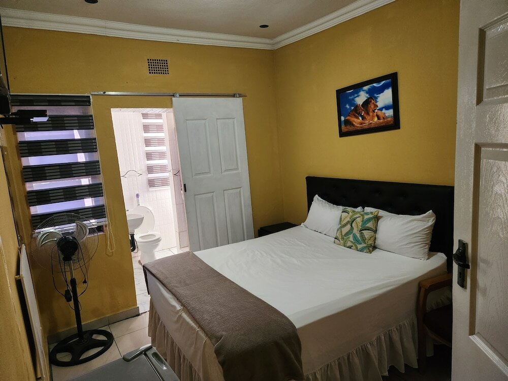 Фото Francos guest lodge accommodation