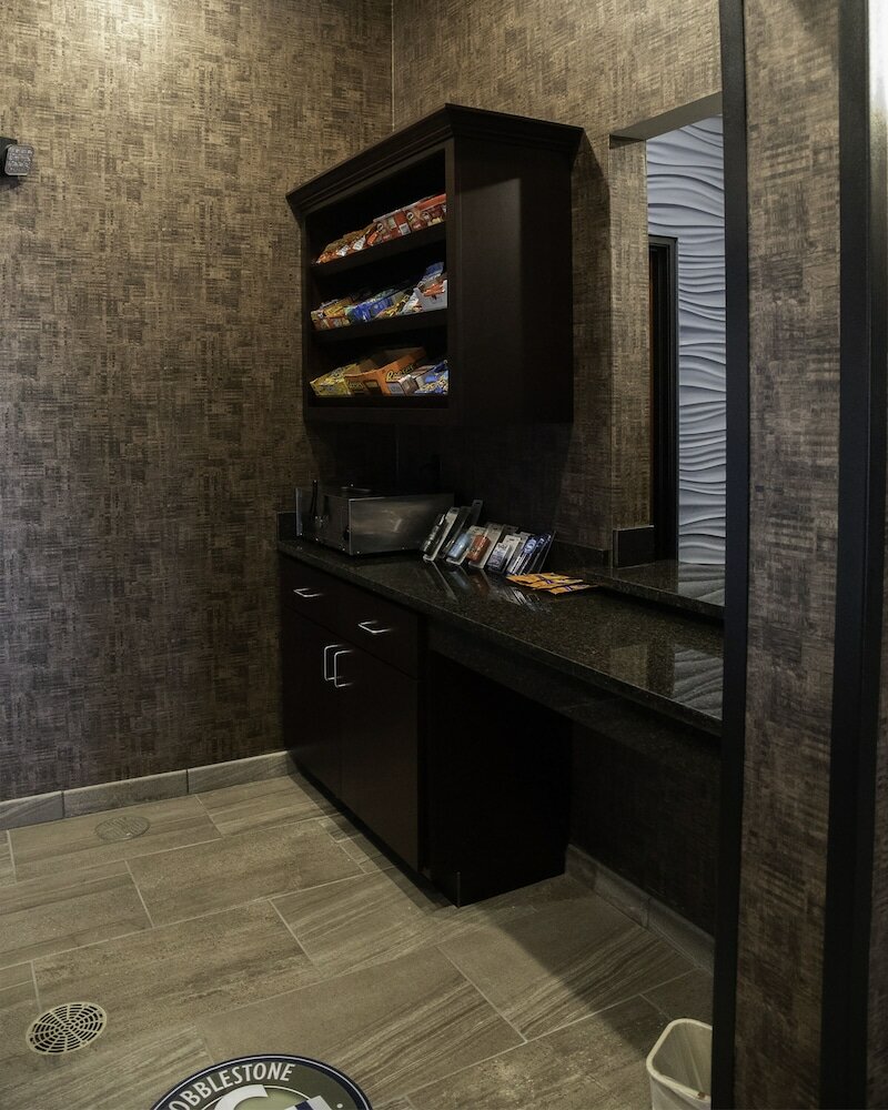 Фото Cobblestone Hotel & Suites - Two Rivers