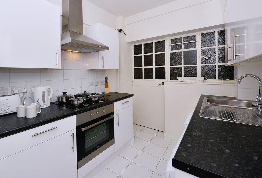 Фото Pelham Court Apartments