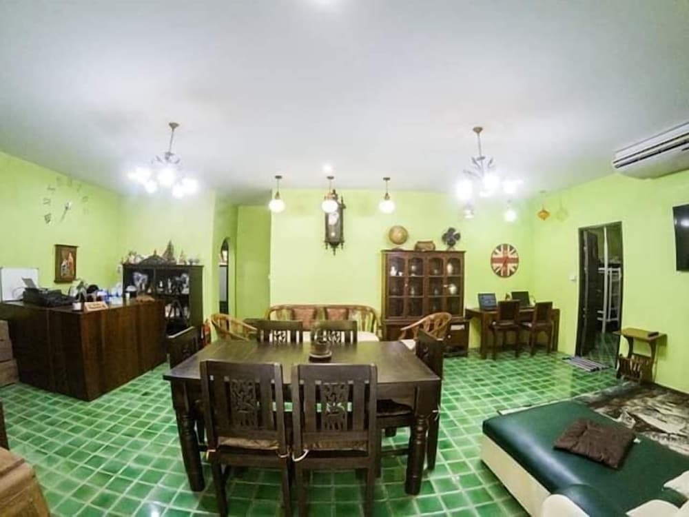 Фото Plus Hostel Ayutthaya