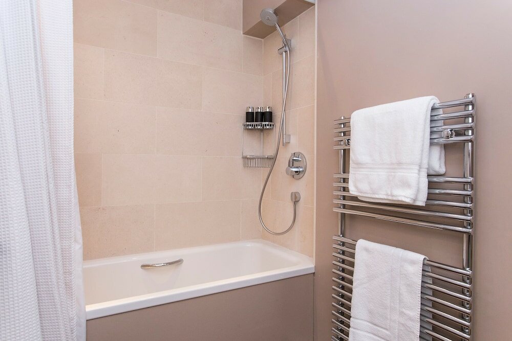 Фото Altido Modern 2 bed flat in Central London, sleeps 6