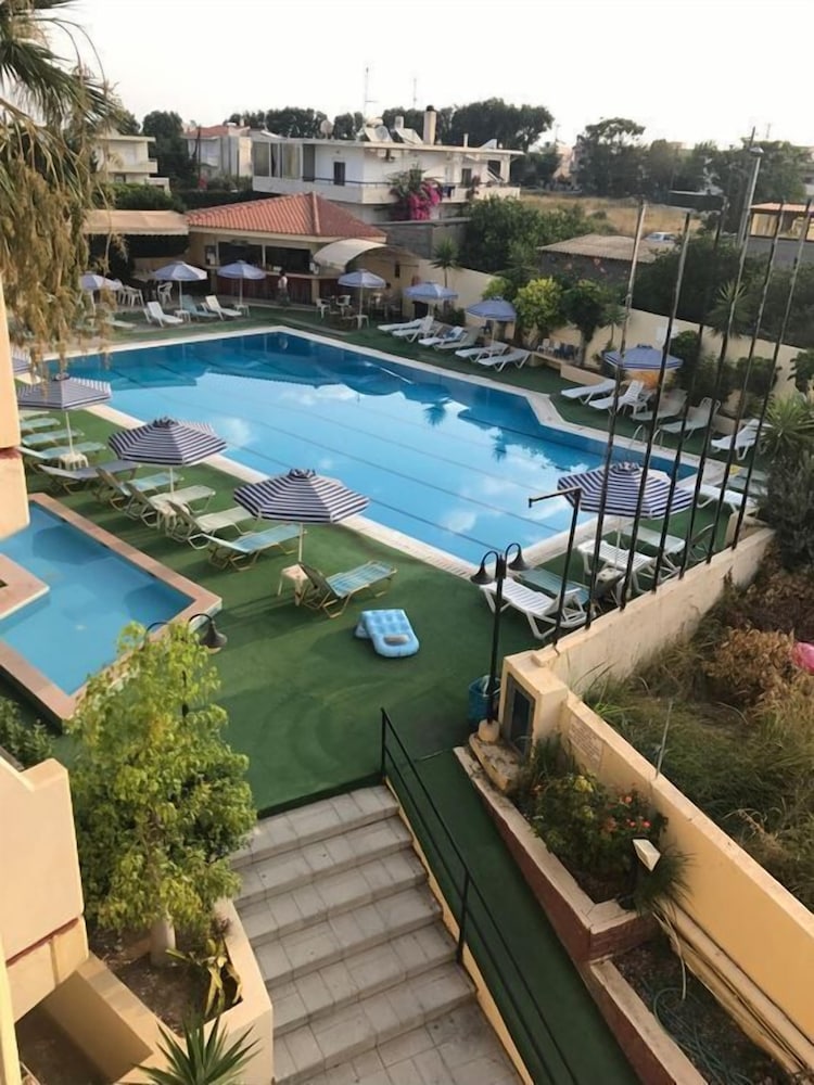 Фото отеля 2