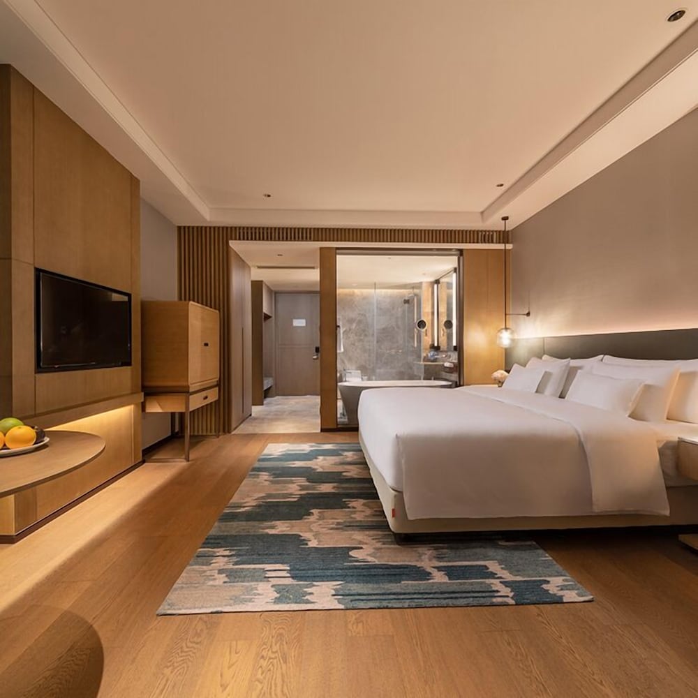 Фото New Century Hotel Zhenhai