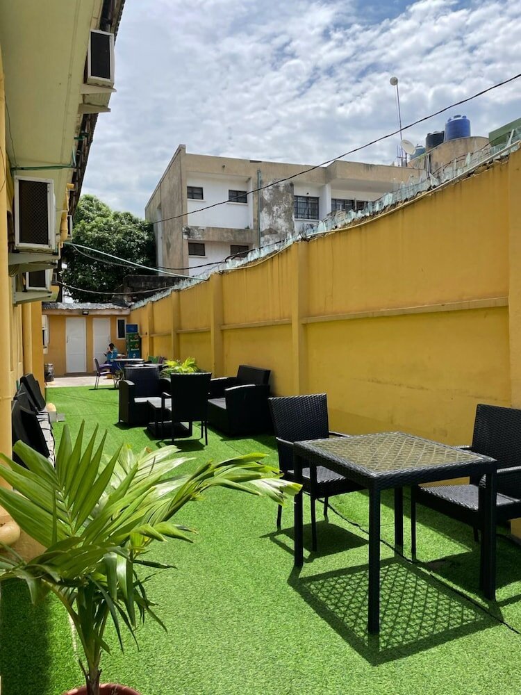 Фото отеля 2