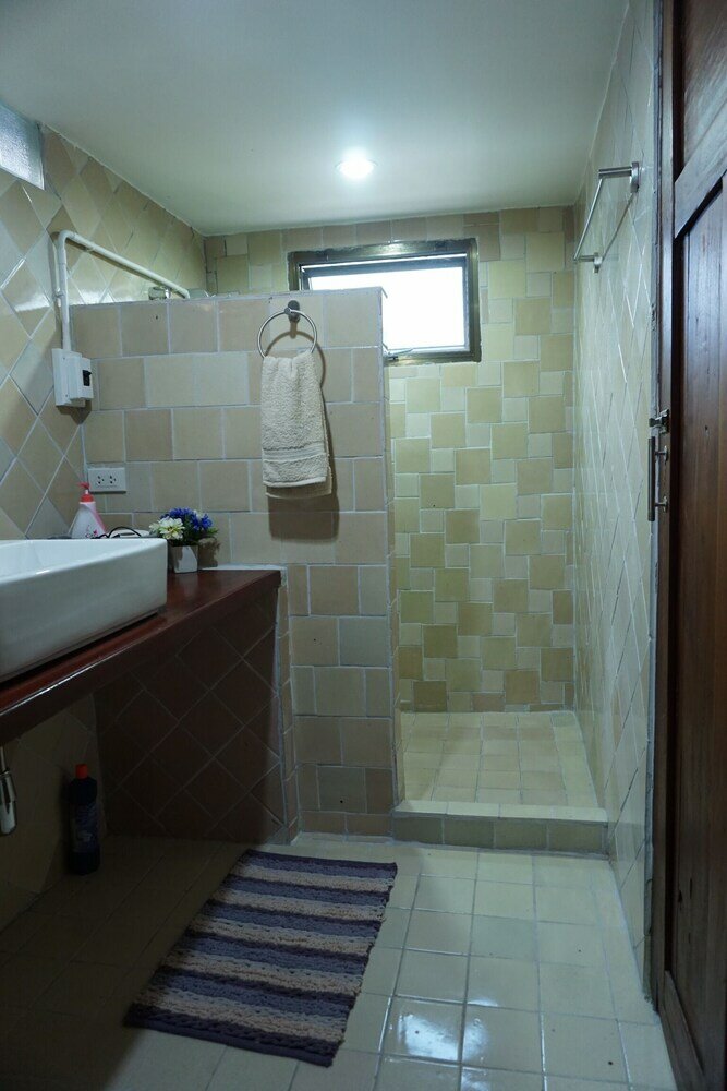 Фото Tha Ma-O Bouteak Homestay