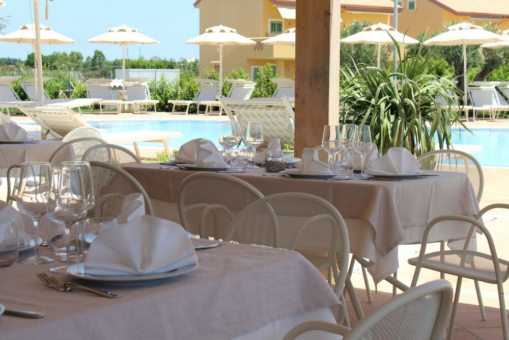 Фото Poseidon Swim & Restaurant Aparthotel