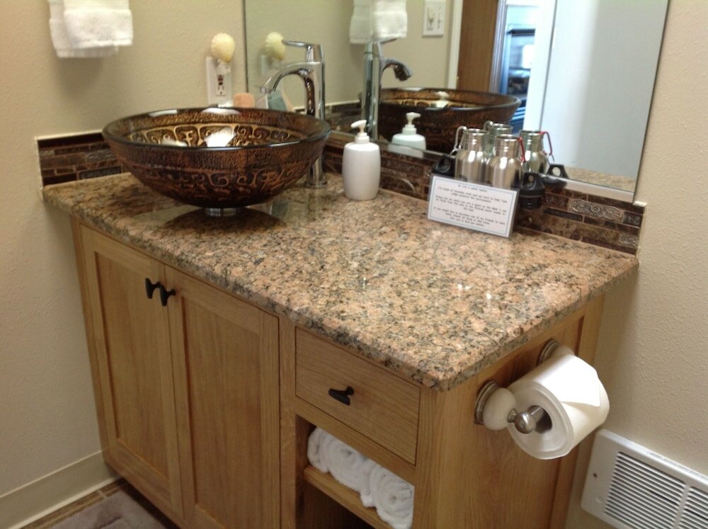 Фото Tyee Lodge Oceanfront B&b