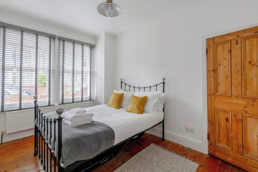 Фото Peaceful & Inviting 2bd House - Shepherd's Bush!
