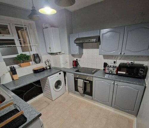Гостиница Charming Three Bedroom 5 Double Bed Apt in London в Лондоне