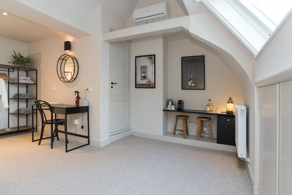 Фото 17th Century Canal Apartment with Roof Terrace