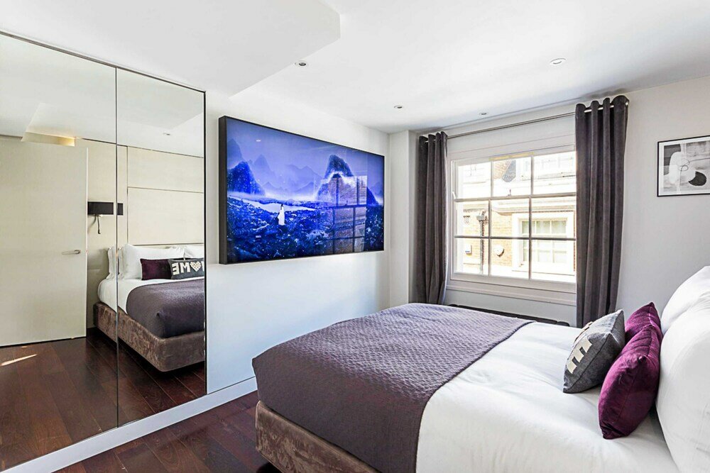 Фото Lavish Mews House - Notting Hill