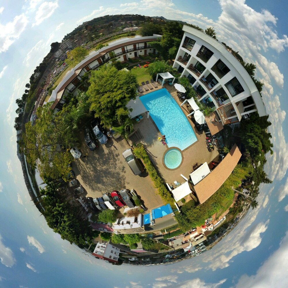 Фото отеля 2