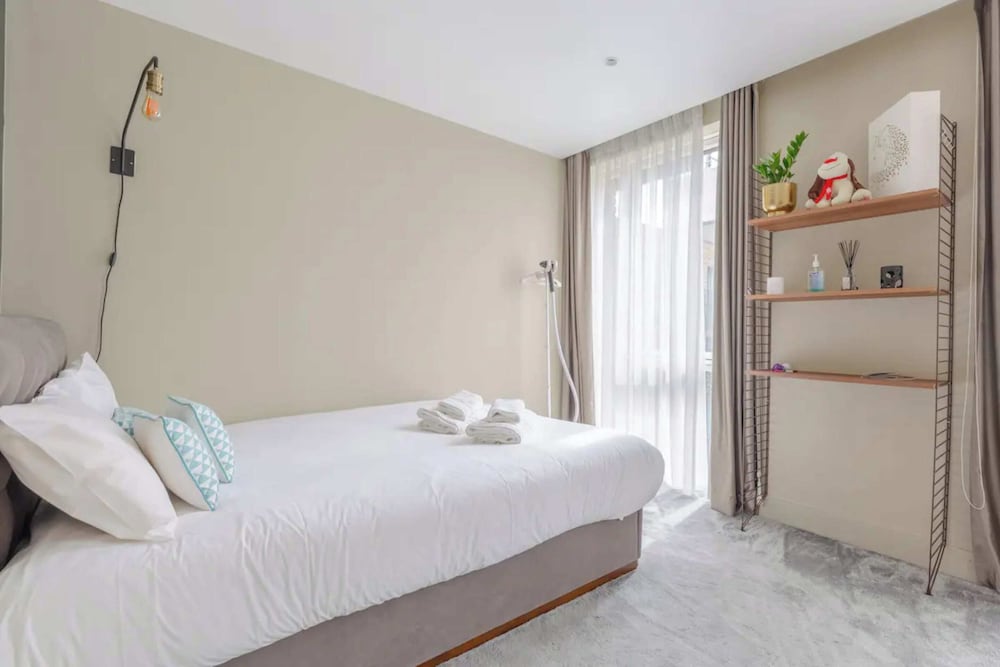 Фото Chic 2bd Flat With Roof Terrace - Kilburn