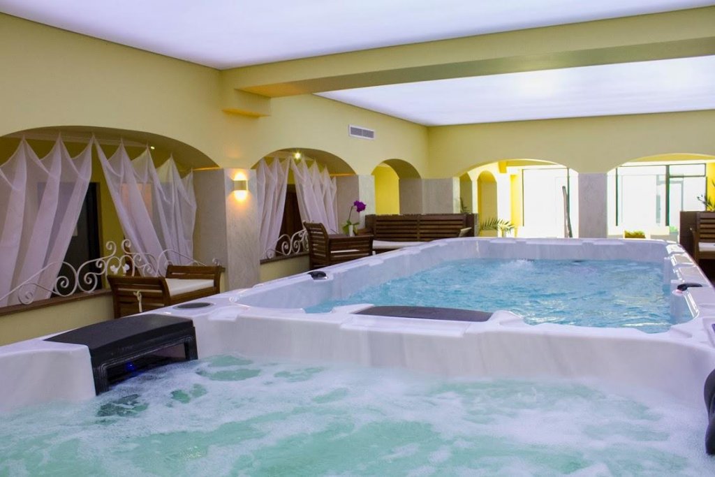 Фото White Rock Castle Hotel