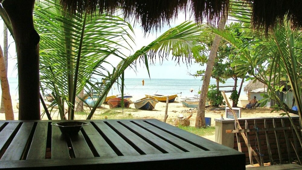 Фото Rupa's Hotel Arugambay