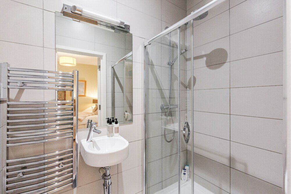 Фото Stylish 3 Bed 3 bath in Kens High St