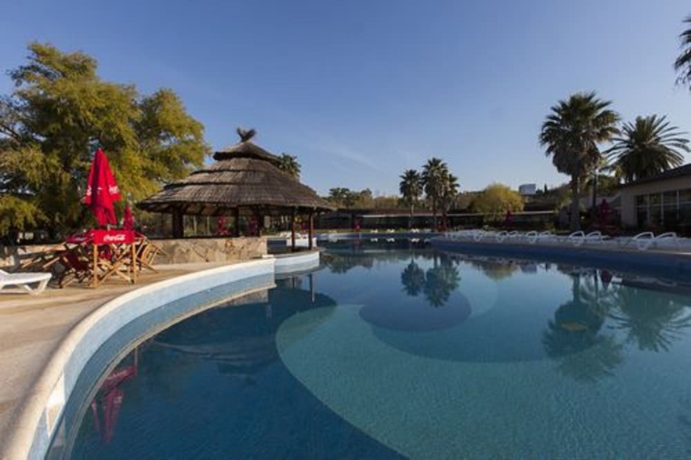 Фото Howard Johnson by Wyndham San Pedro Resort & Marina