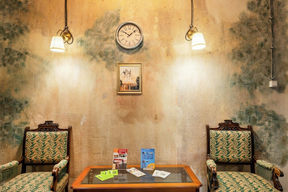 Фото The Green Bar House