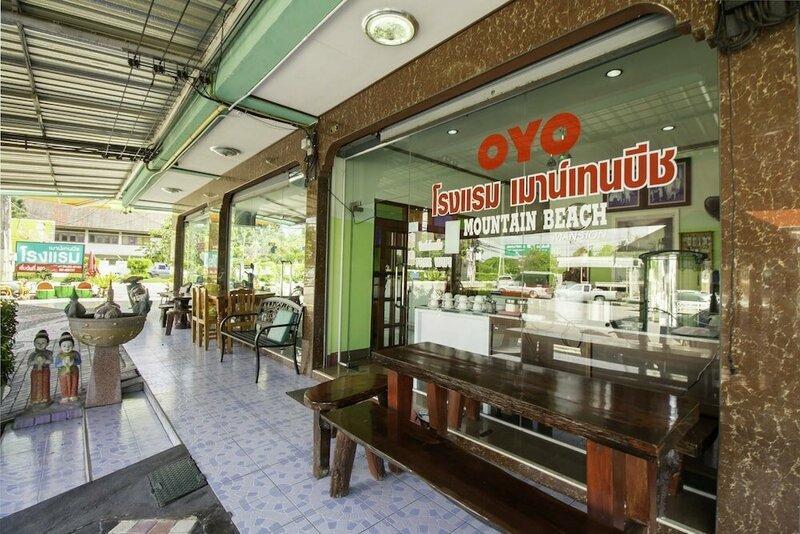 Гостиница Oyo 75314 Mountain Beach в Прачуапкхирикхане