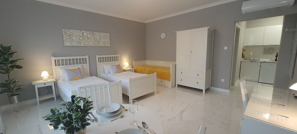 Фото Camille Apartments