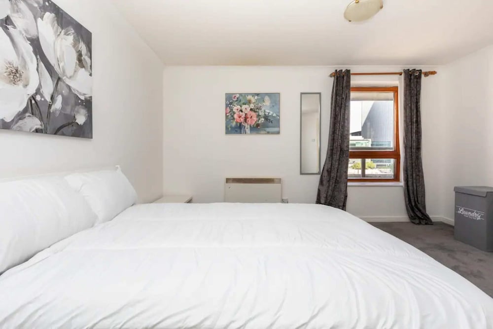 Фото Top Floor 1bd Flat With Balcony - Isle of Dogs