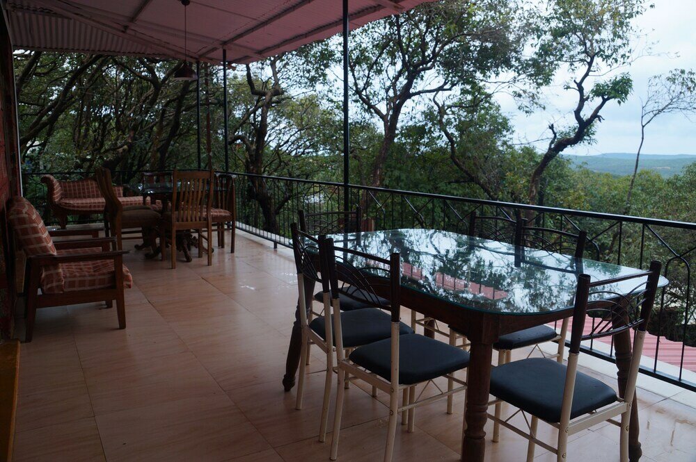 Фото Hotel Godai Girikunj