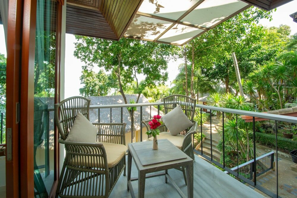 Фото Coral Cliff Beach Resort