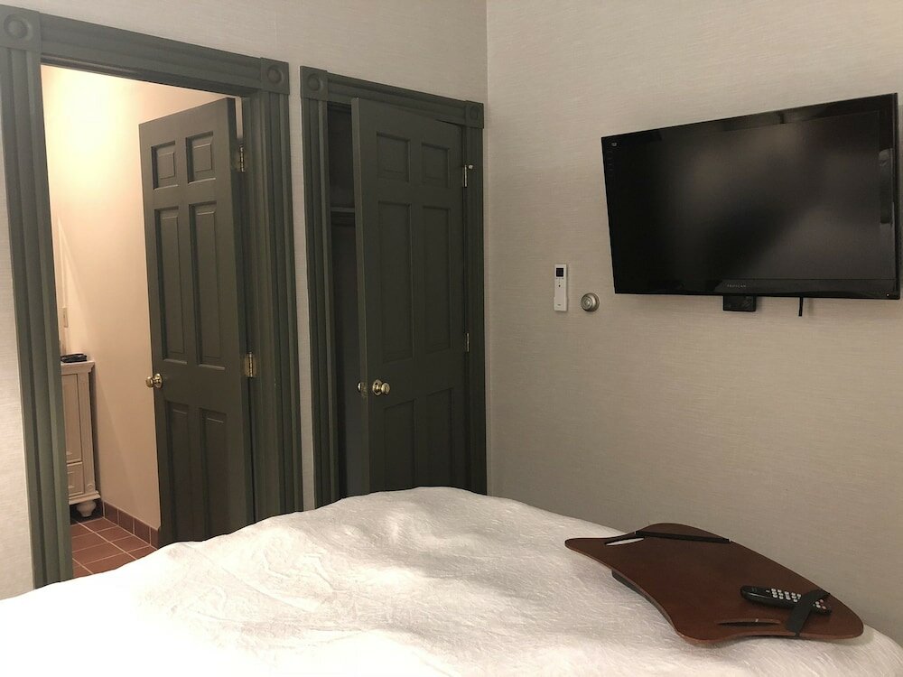 Фото Chambery Inn